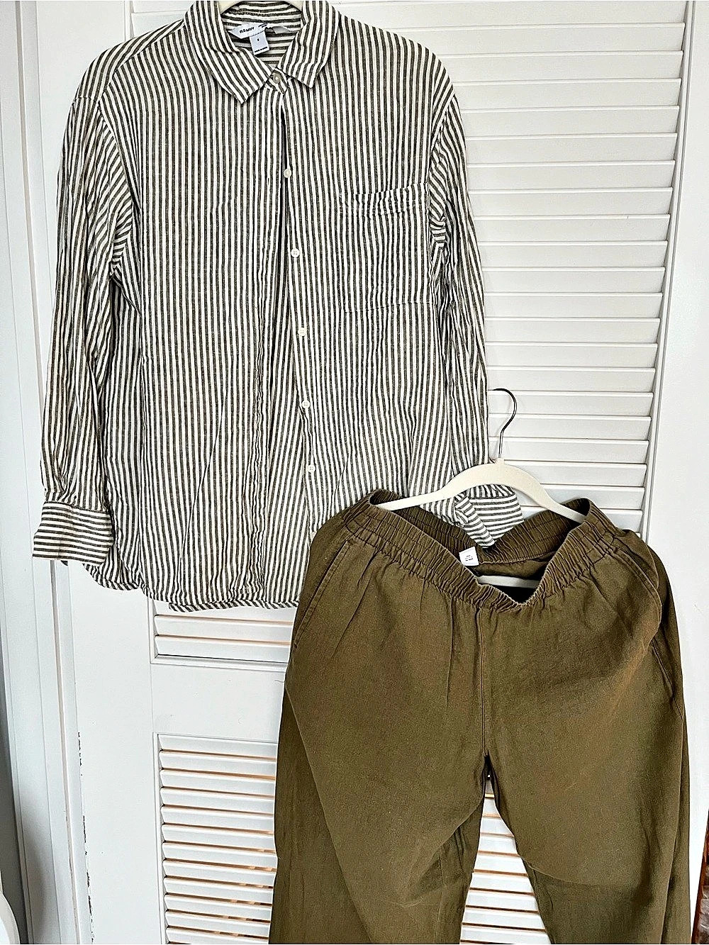 Old Navy The Boyfriend Shirt Striped Shirt & Olive Pants Small